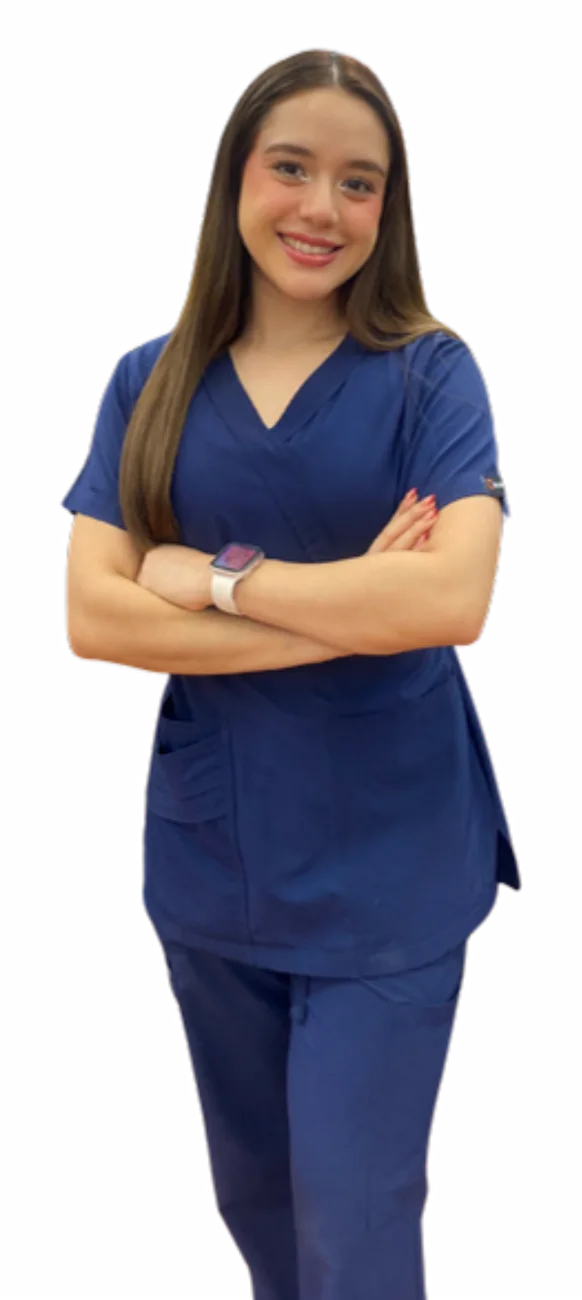 Marcela Martínez con los brazos cruzados